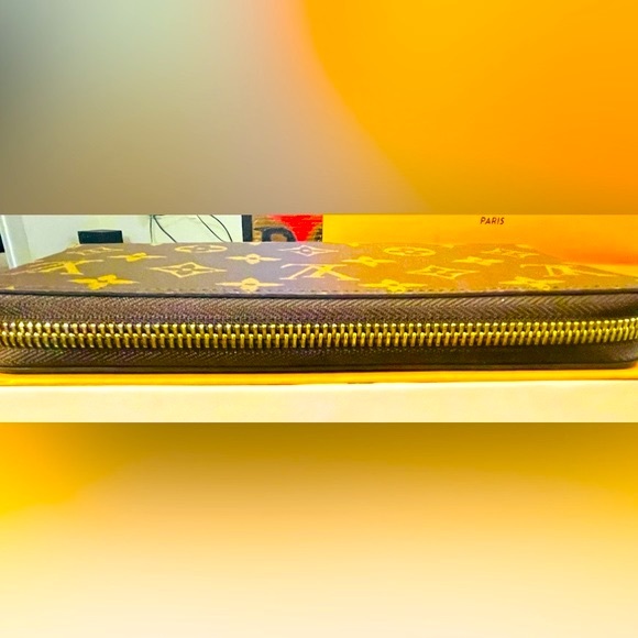 BRAND NEW MONOGRAM ZIPPY WALLET- FUCHSIA INTERIOR! - Picture 14 of 16